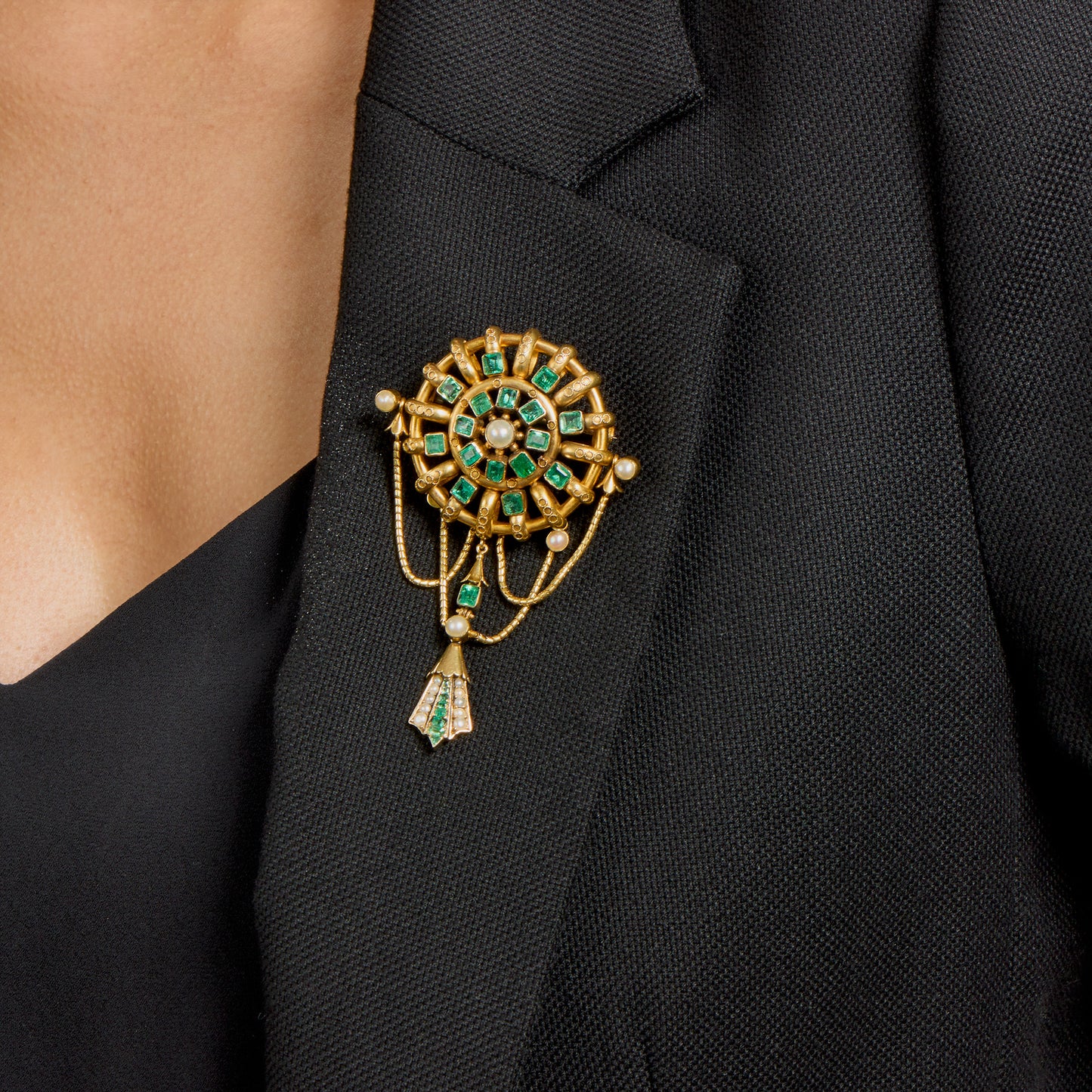 Macklowe Gallery Carlo Giuliano Renaissance Revival 18K Gold and Emerald Brooch
