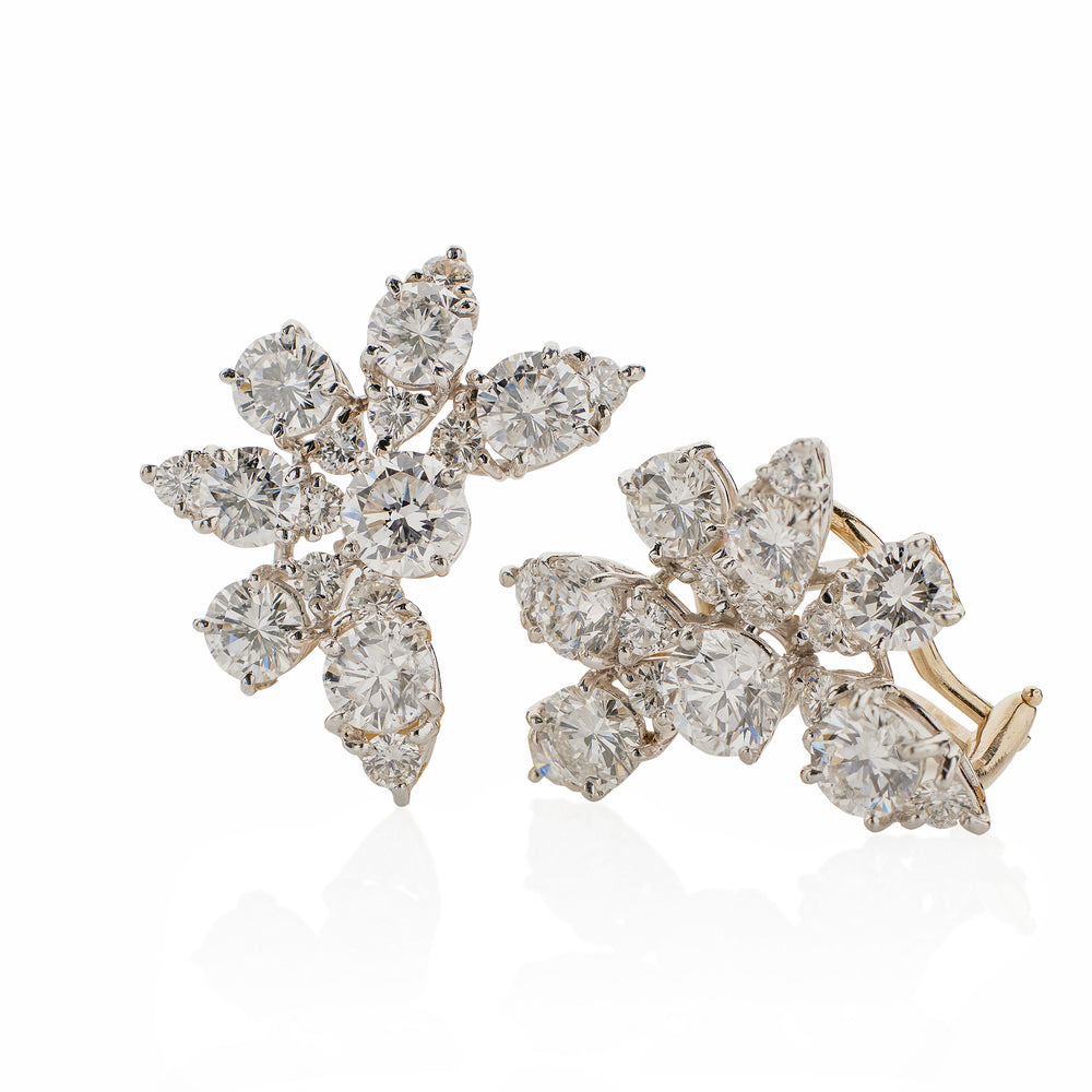 
                      
                        Macklowe Gallery Van Cleef & Arpels 1960s Diamond Ciip Earrings
                      
                    